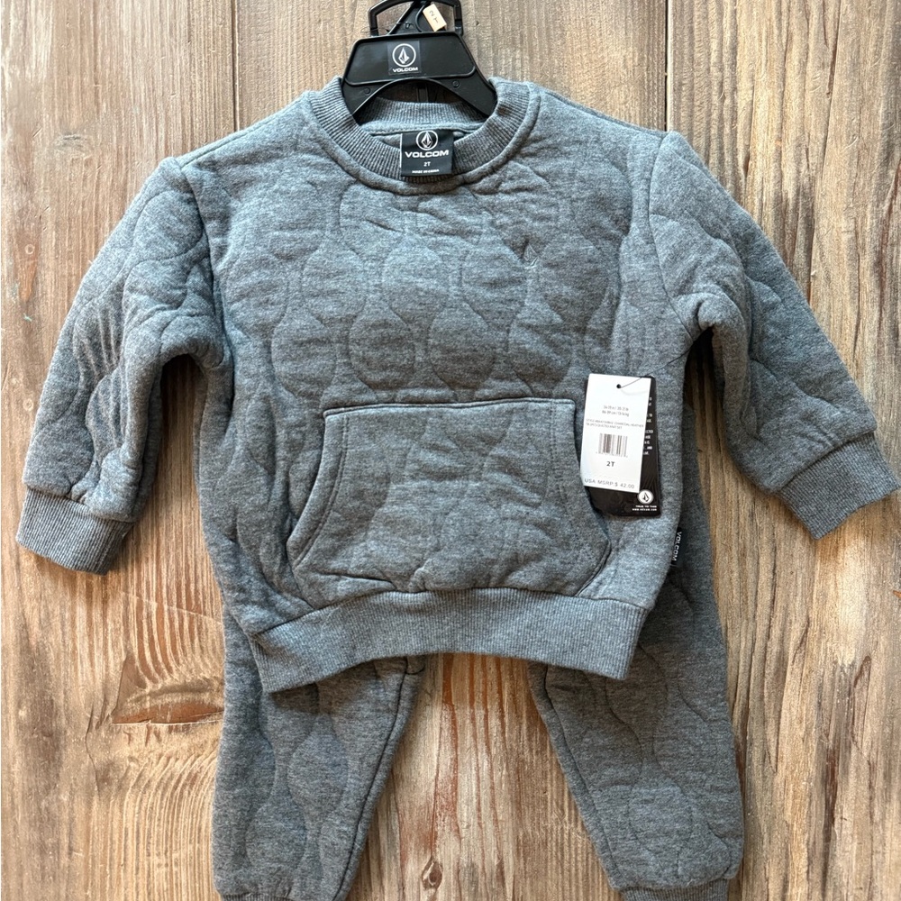 Volcom Gray Quilted Toddler Sweater and Sweatpants Set. Boys 2T NWT